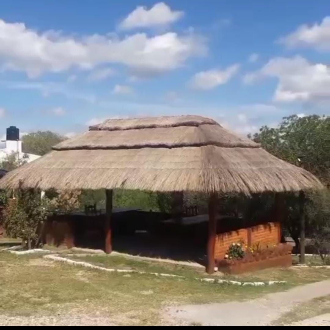 Quincho con techo de paja